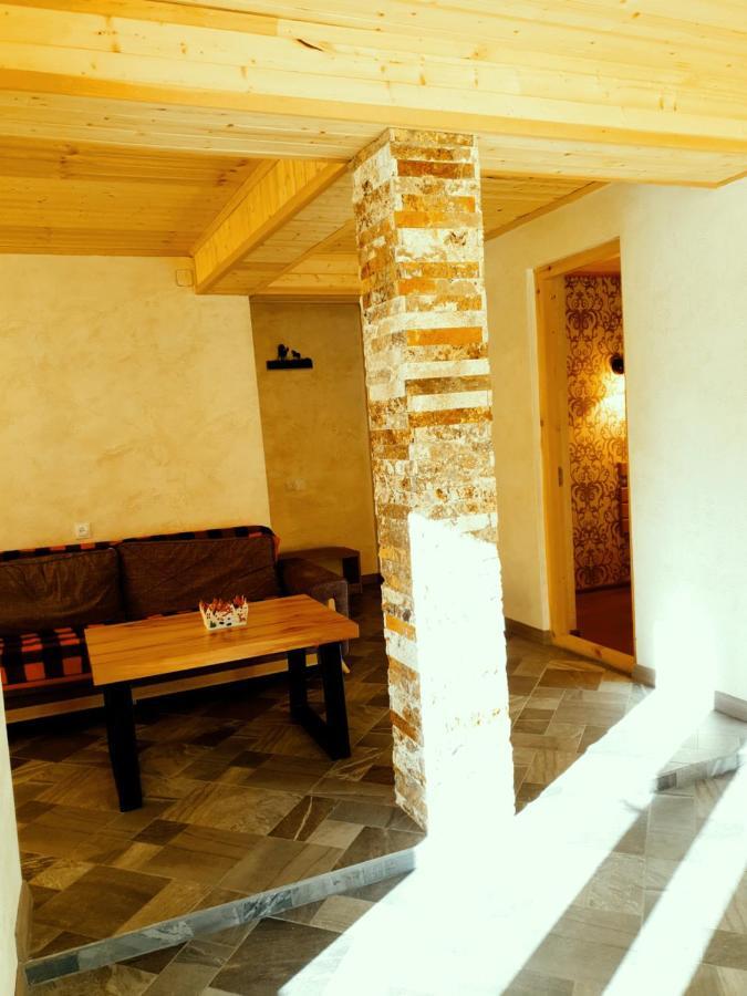 Old View Hotel Mestia Bagian luar foto